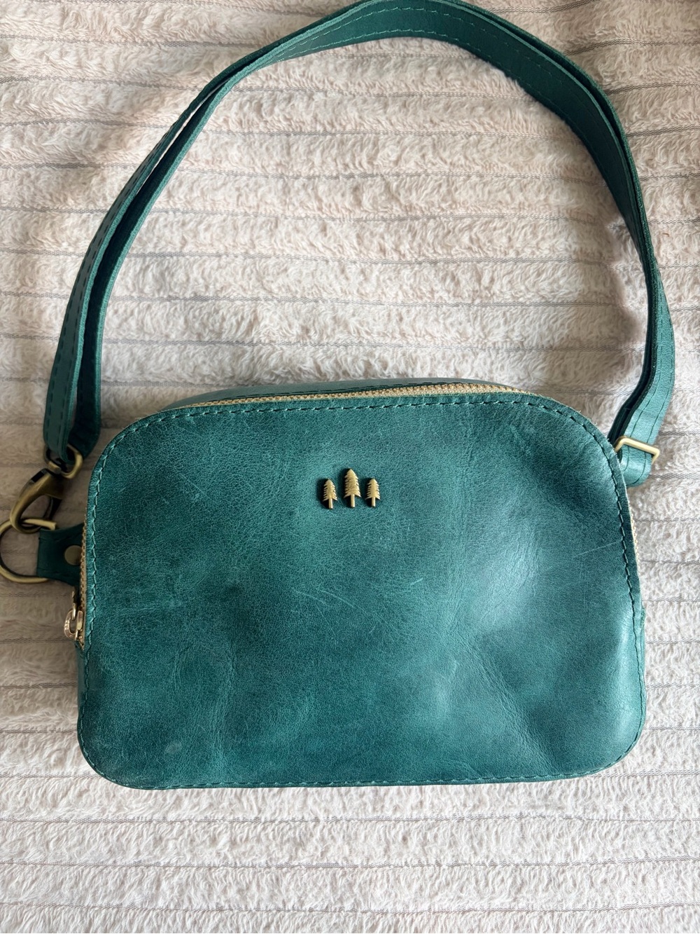 🏄‍♂️ Surf Scarlett Sling Bag - Portland Leather